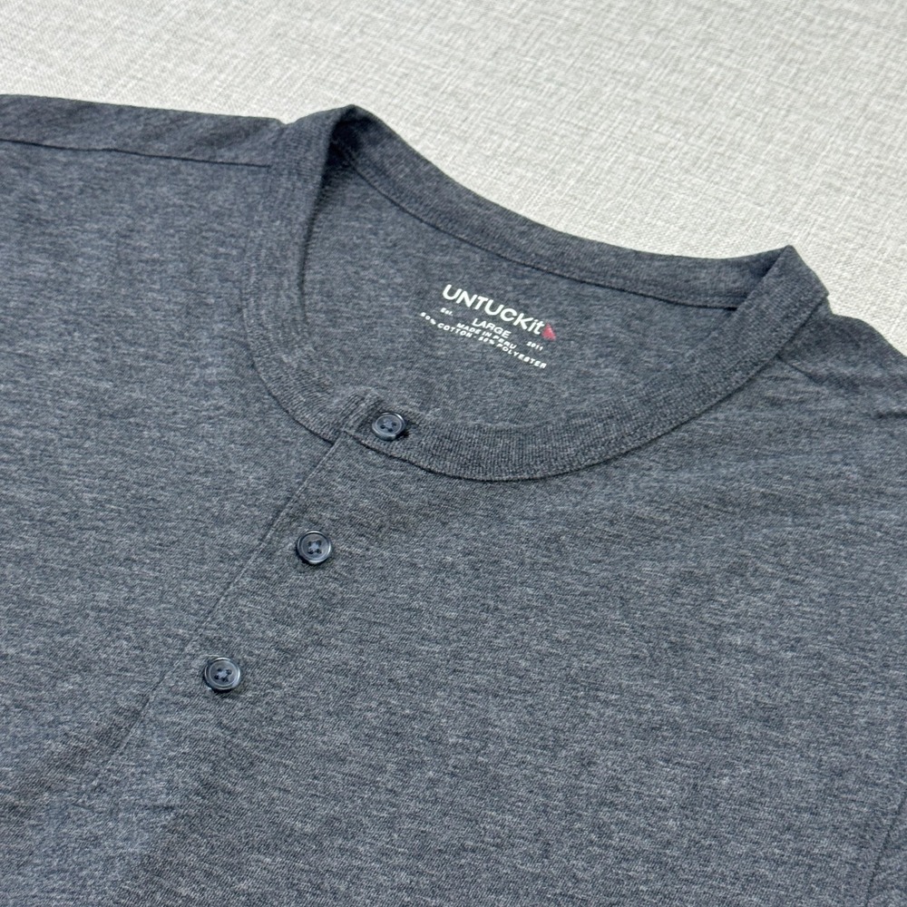 UNTUCKit Shirt Mens L Gray Henley Collarless Tagless 50/50 Jersey Short Sleeve